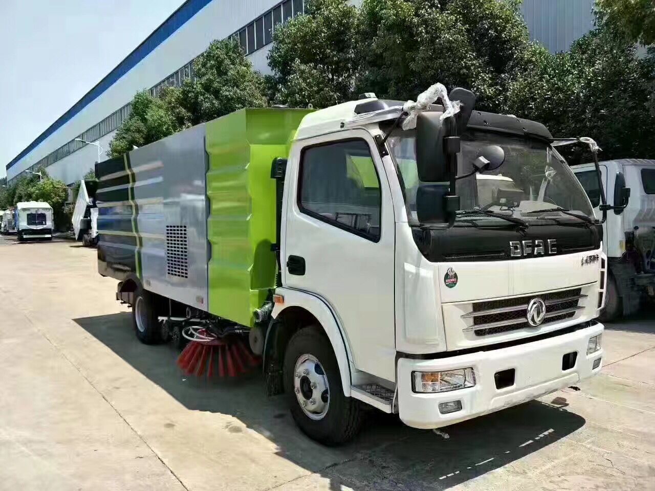 東風大多利卡掃路車高清圖